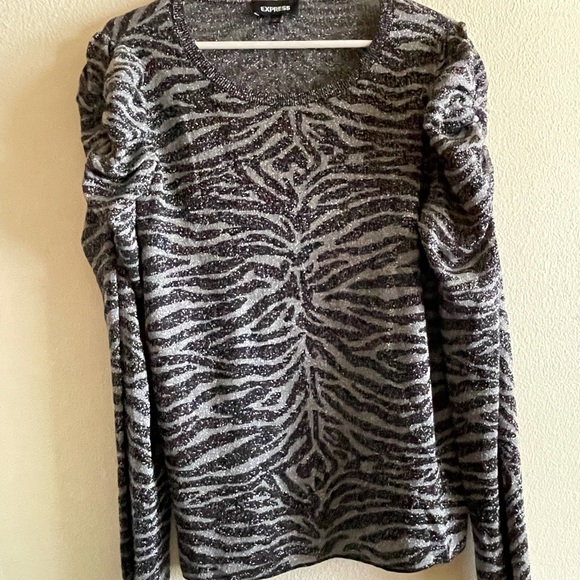 Express Metallic zebra ruched puff sleeve sweater - Picture 4 of 6